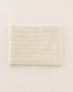 Vista cenital de la manta bebé Clara doblada en 100% Baby Alpaca natural — Nuna Nina